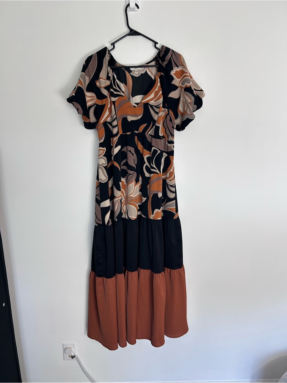 Entro Boutique Black & Rust Retro Floral Tiered Maxi Dress - Size large